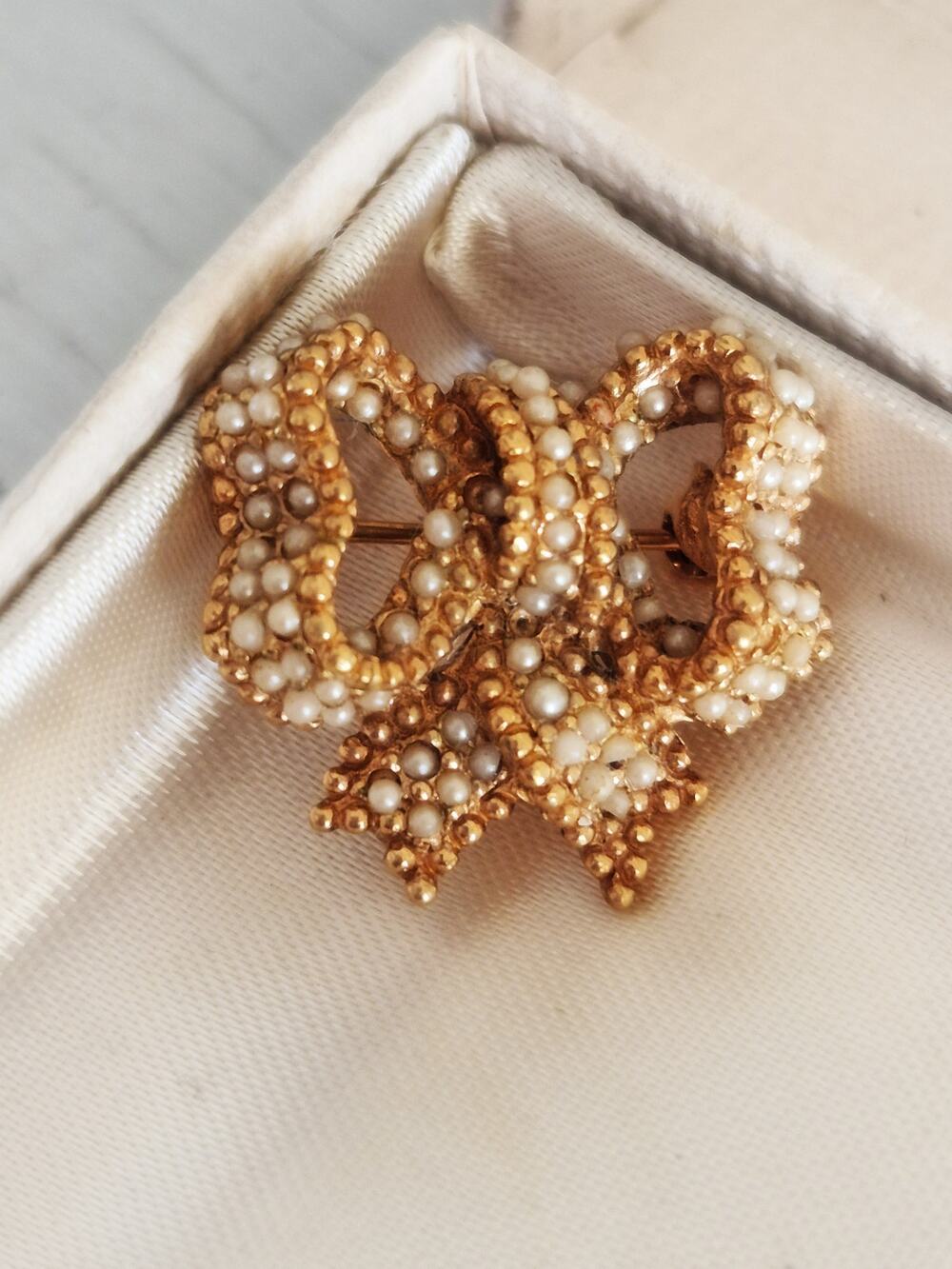 Vintage Signed Ciner Gold Tone Faux Seed Pearl Mini Bow Brooch Pin